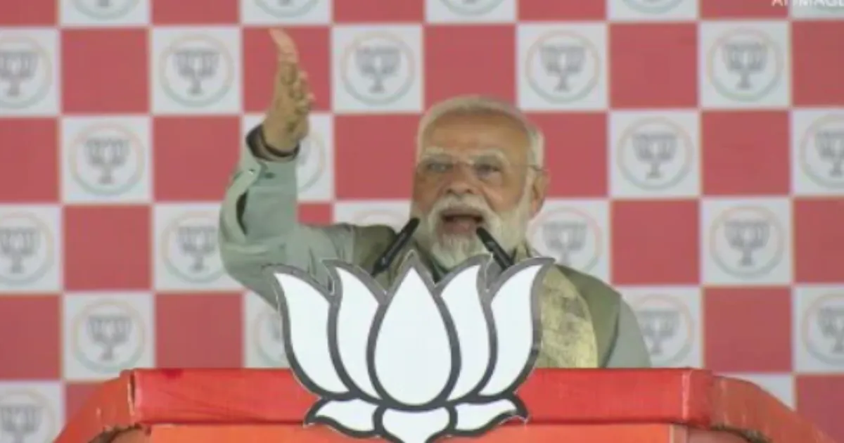 PM Modi Criticizes Congress, RJD for Disrespecting Chhath Festival in Muzaffarpur Rally