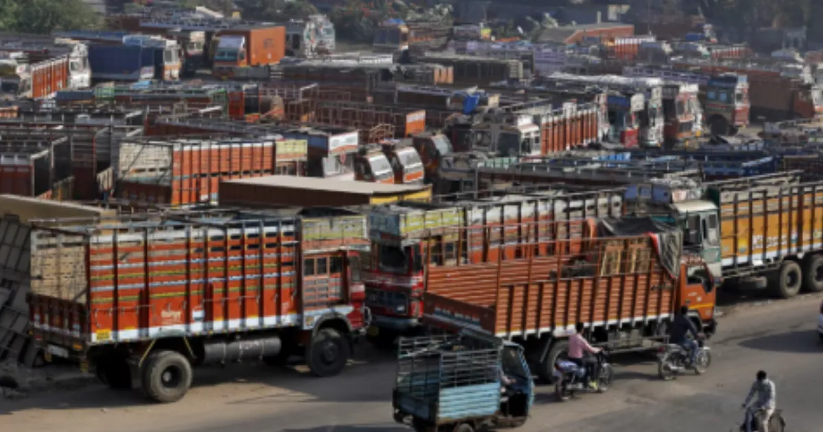 Delhi’s Ban on Older Trucks Begins, But Patchy Enforcement Clouds Pollution Fight