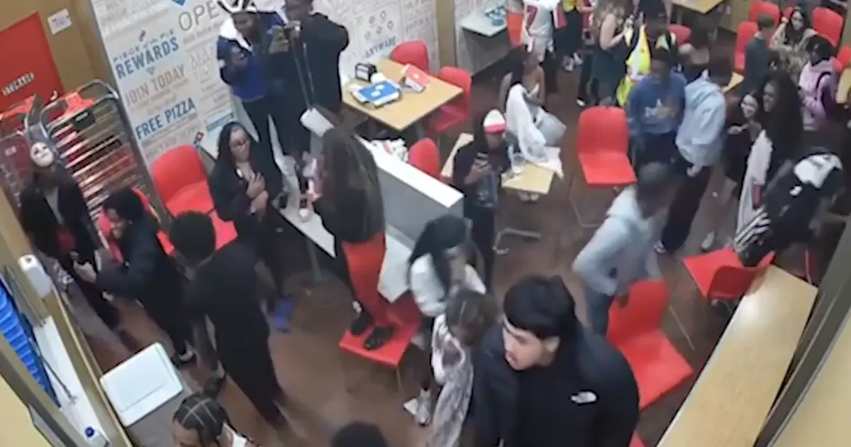Caught on Camera: Officer Injured in Violent Domino’s Clash as Bystanders Watch in Shock
