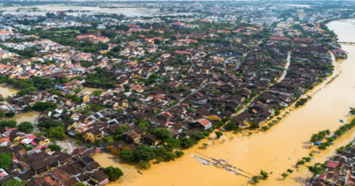 Vietnam Flood Death Toll Climbs to 40; Nation Braces for Typhoon Kalmaegi