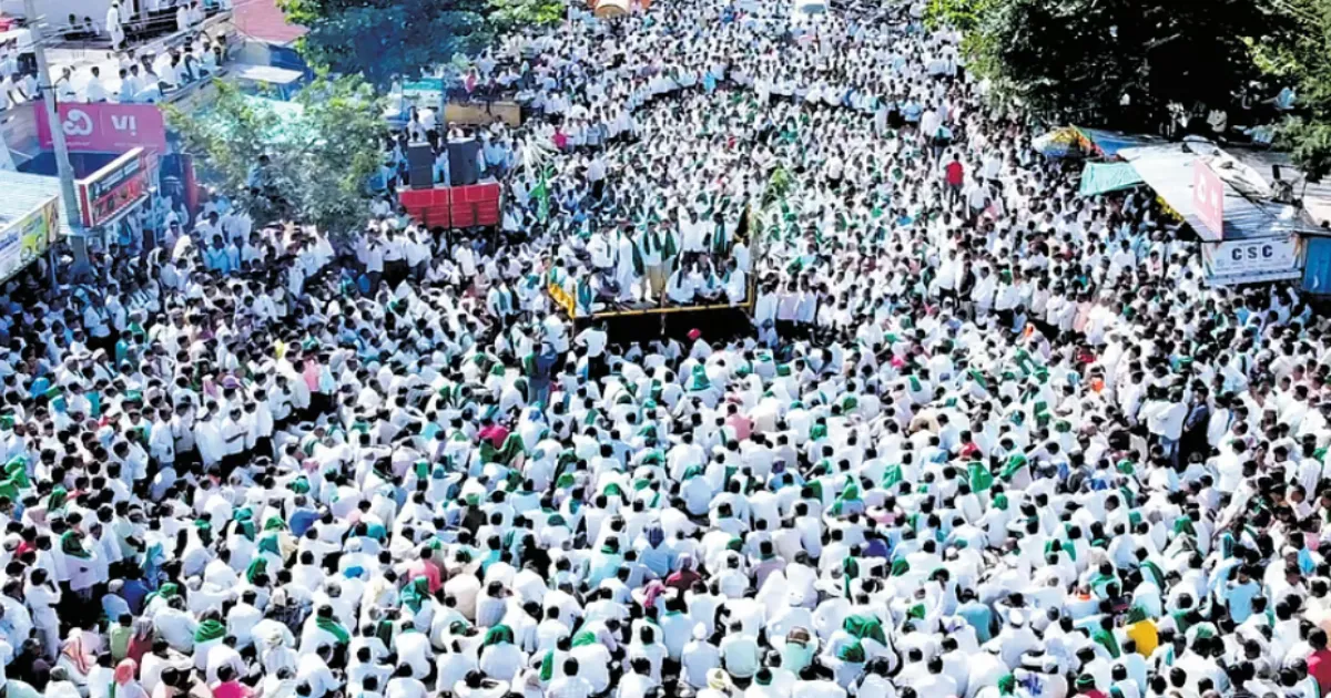 Sugarcane Farmers Shut Down Belagavi as Protests Sweep Karnataka’s Sugar Belt
