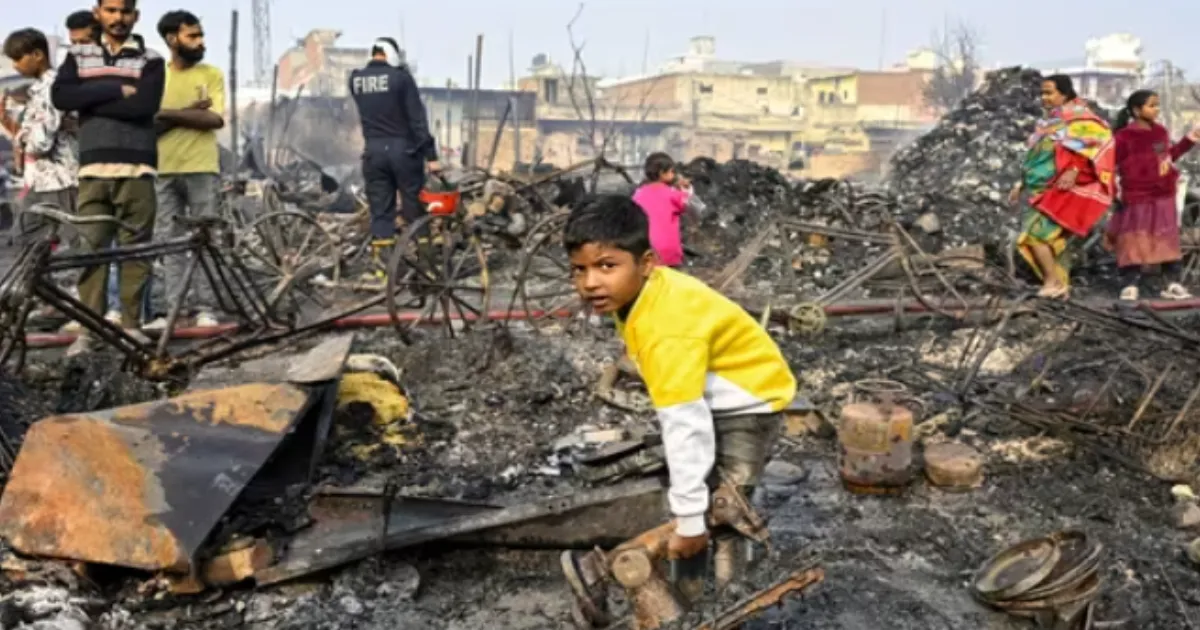 Delhi Slum Fire Kills One, Destroys Hundreds of Makeshift Homes
