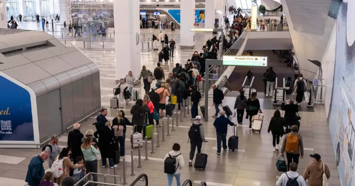 2,700 Flights Cancelled Amid US Government Shutdown, Duffy Warns of Thanksgiving Chaos
