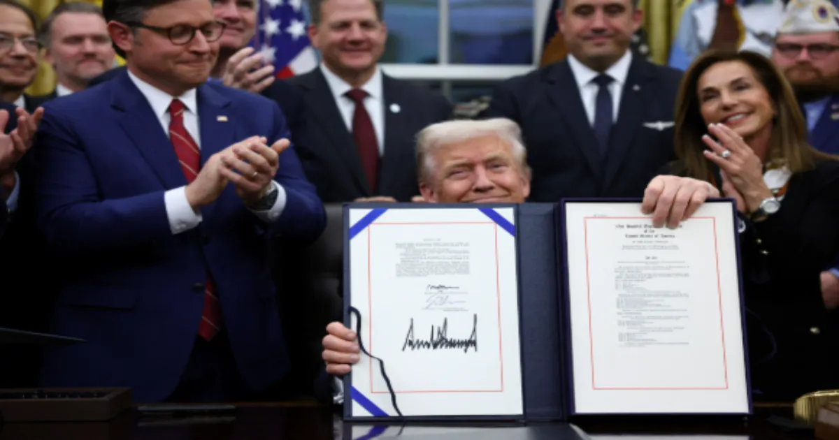 US Government Reopens After 43 Days as Trump Signs Bipartisan Funding Deal