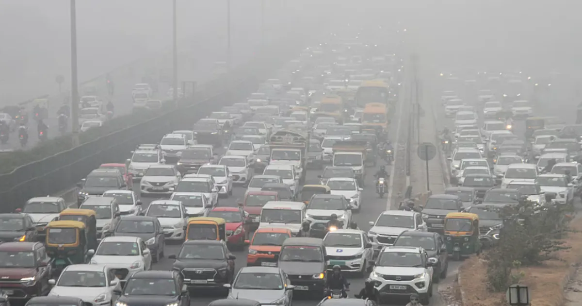 Delhi Air Quality Plunges to ‘Very Poor’; Citizens Protest Amid Rising Health Fears
