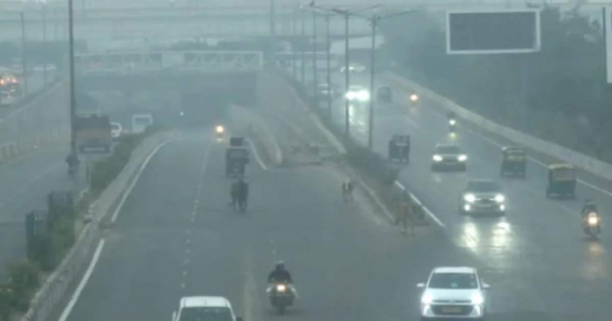 Delhi Wakes to Dense Smog as AQI Hits 359 Amid Severe Pollution Alerts