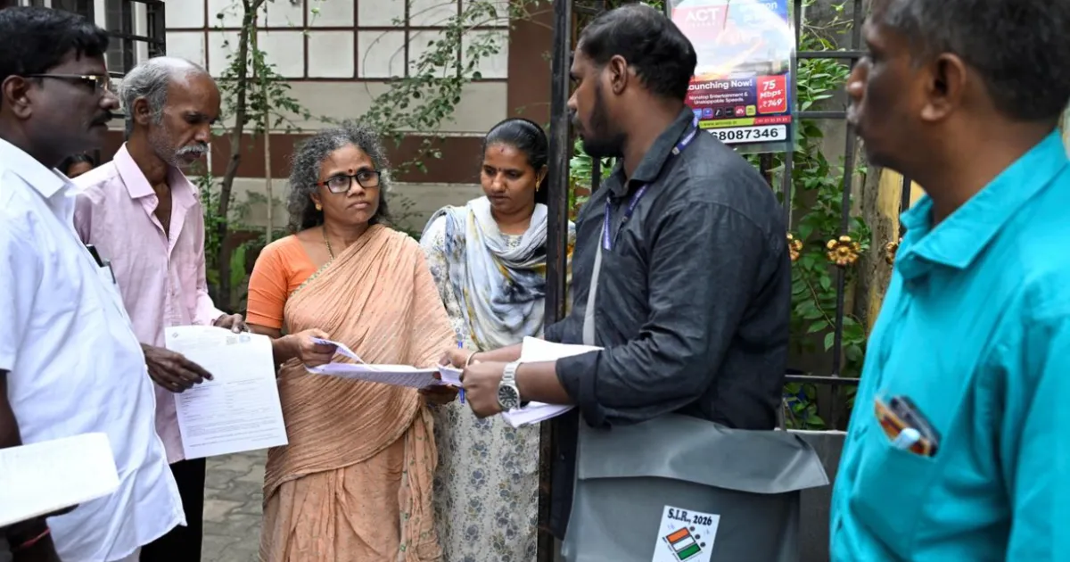 Tamil Nadu SIR Midway Faces Distribution Glitches and Voter Access Challenges