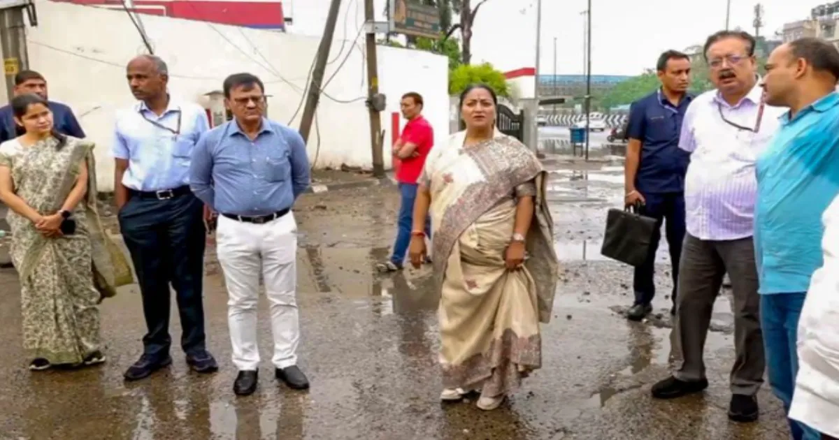 Rekha Gupta’s Entire Cabinet Hits the Streets in Rare Citywide Pollution and Sanitation Sweep