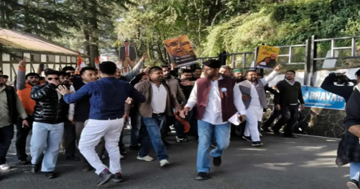 youth-congress-marches-to-raj-bhawan-in-himachal-allegi