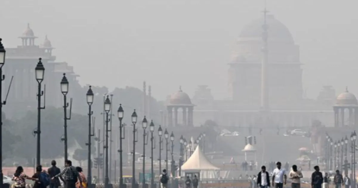 Delhi Chokes as AQI Hits 381; 13 Stations Slip Into ‘Severe’ Pollution Zone