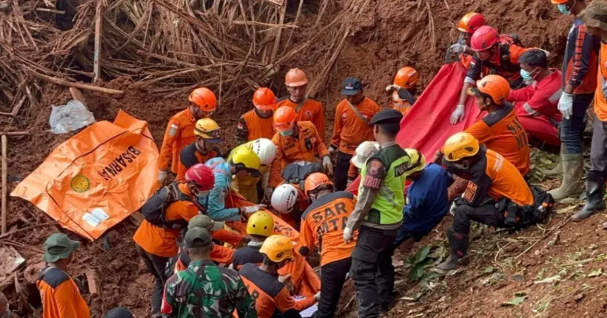 Powerful 6.6 Quake Hits Indonesia’s Sumatra Amid Devastating Floods And Landslides