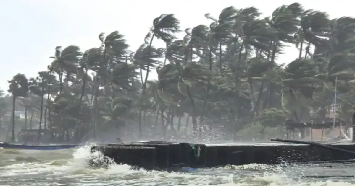 Cyclone Ditwah Hits Tamil Nadu’s Ramanathapuram, Rameswaram Island Isolated
