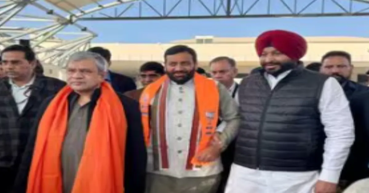 Vaishnaw Reviews ₹462-Crore Chandigarh Station Redevelopment, Announces Roof Plaza For Better Connectivity