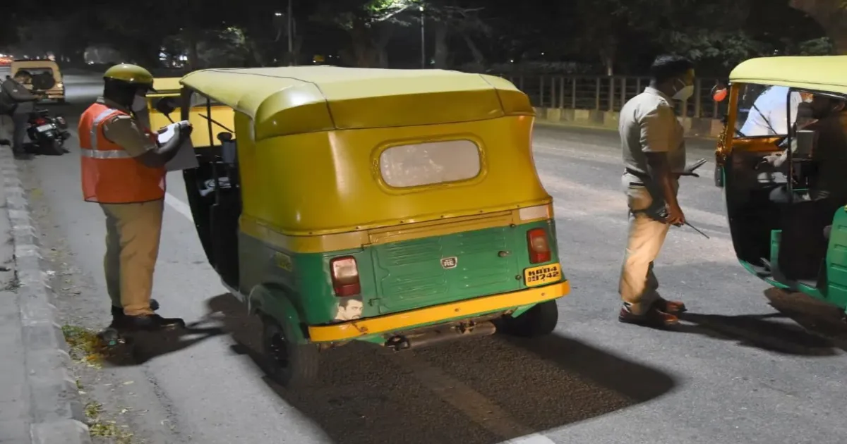 Traffic Cop Dragged Away in Auto After Crash as Driver Speeds Off in Bengaluru