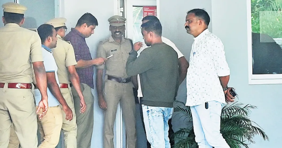 SIT Conducts Day-Long Search of Mamkootathil’s Palakkad Apartment in Rape Investigation