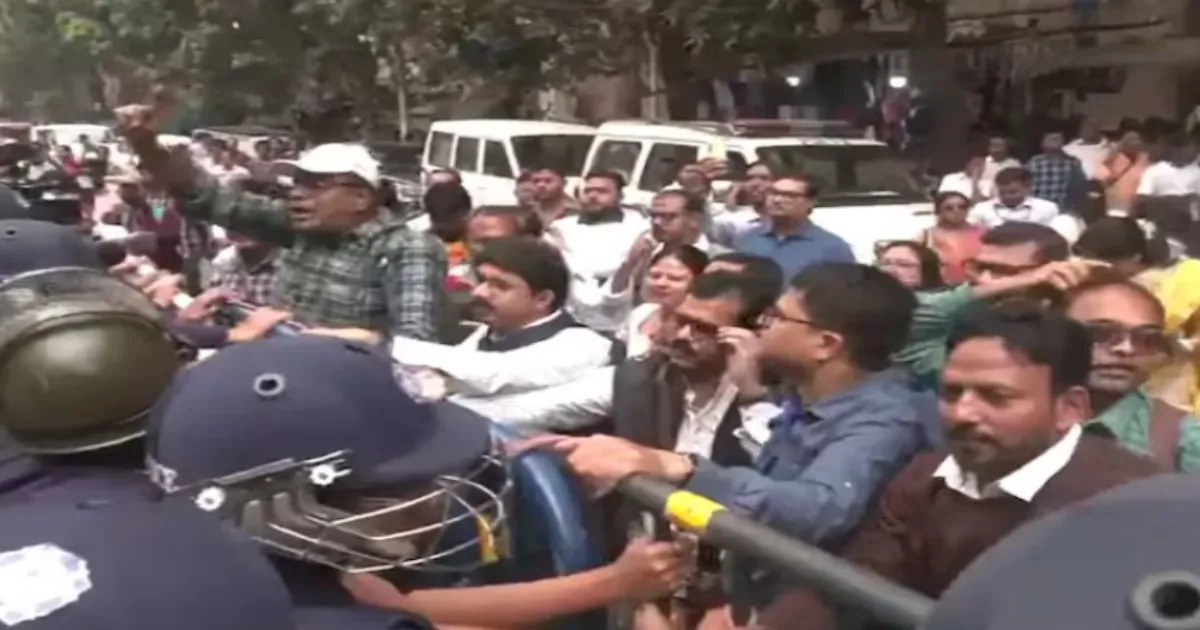 BLOs Storm CEO Office in Kolkata Over Overwork, Low Pay Amid SIR Drive