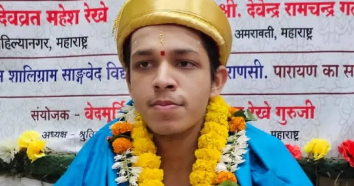 19-Year-Old Recites 2,000 Sacred Vedic Verses, Performs Rare Dandkarma Parayanam