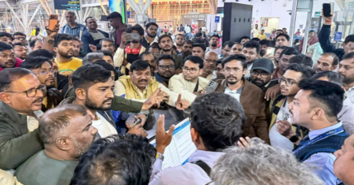 IndiGo Cancels Over 400 Flights Nationwide, Thousands Stranded