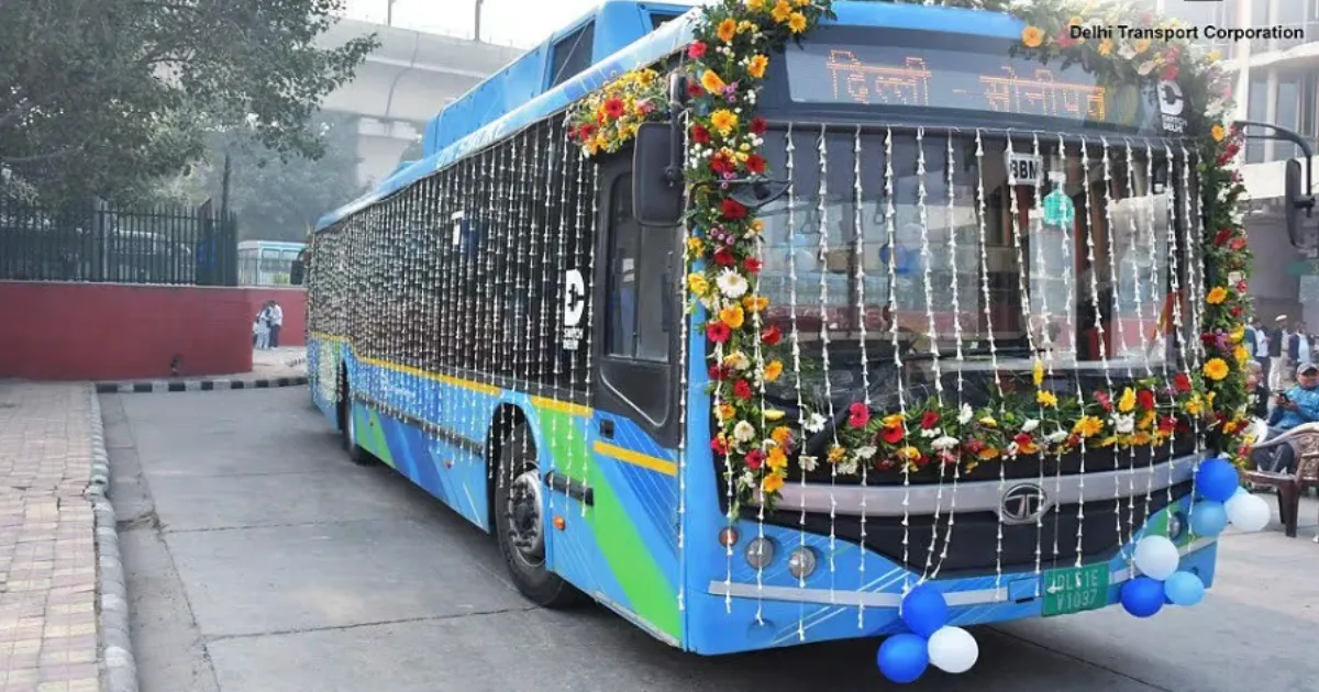 ashok-leyland-electric-double-decker-bus-returns-to-del