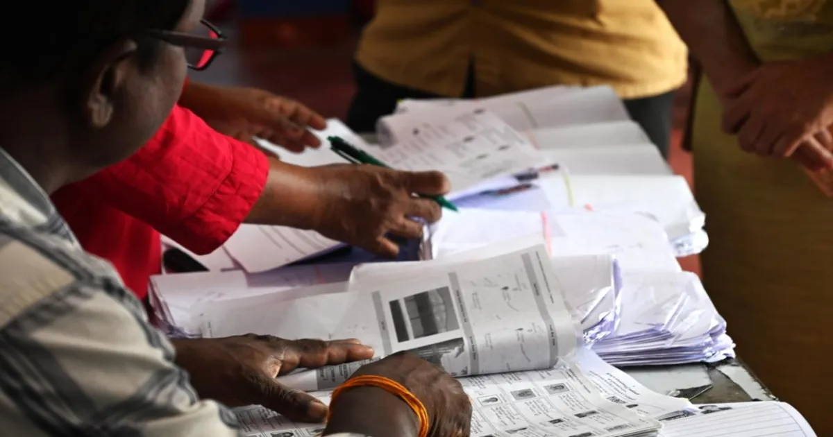 West Bengal Villages Reject Election Commission’s SIR Process, Claim Allegiance to ‘Majhi Sarkar'