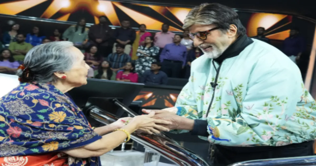 amitabh-bachchan-touches-feet-of-86-year-old-fan-who-ca