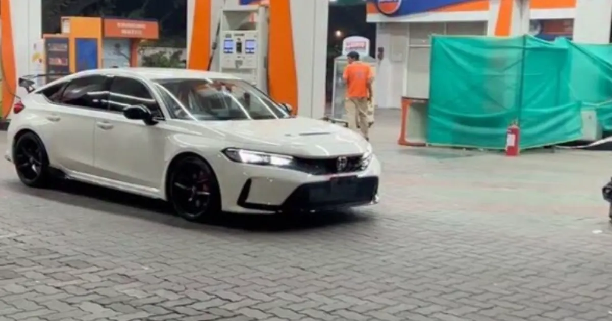 undisguised-honda-civic-type-r-seen-in-india-amid-cbu-m