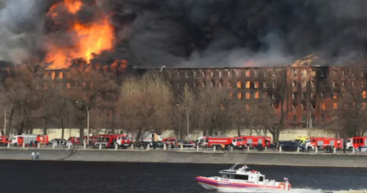Massive Fire Guts St Petersburg’s Soviet-Era Market, Killing One