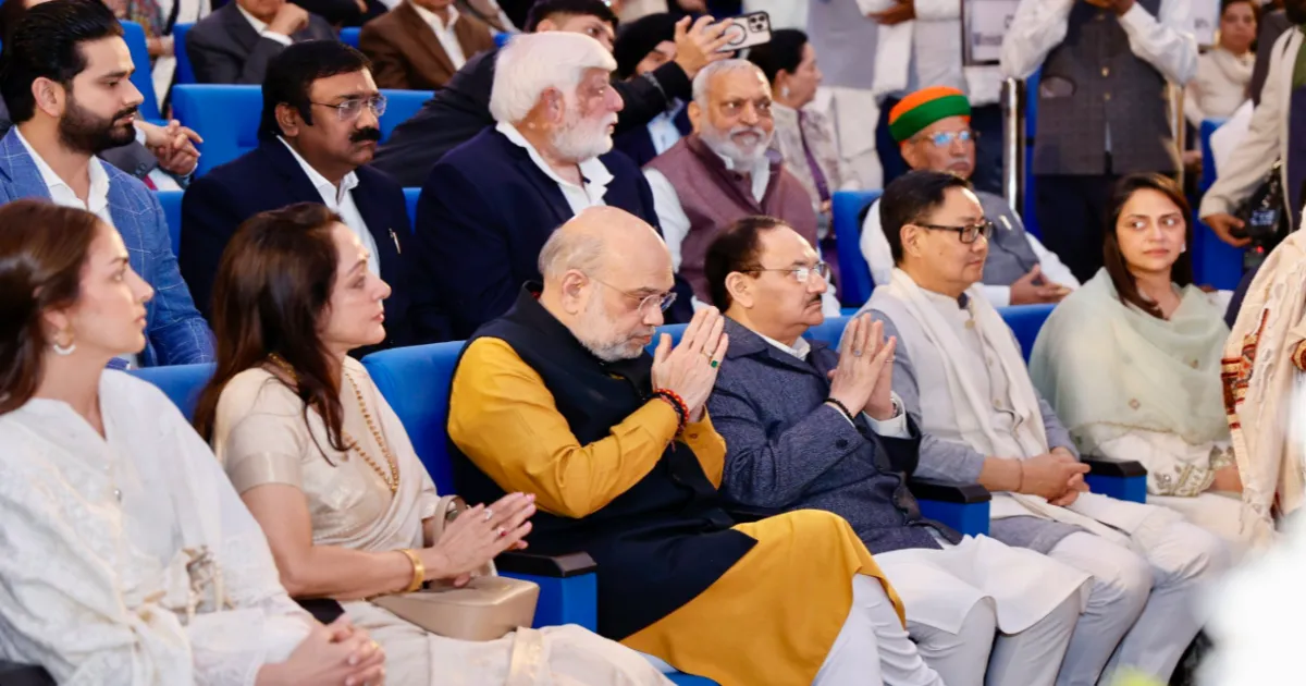 a-tearful-farewell-leaders-and-stars-unite-to-pay-final