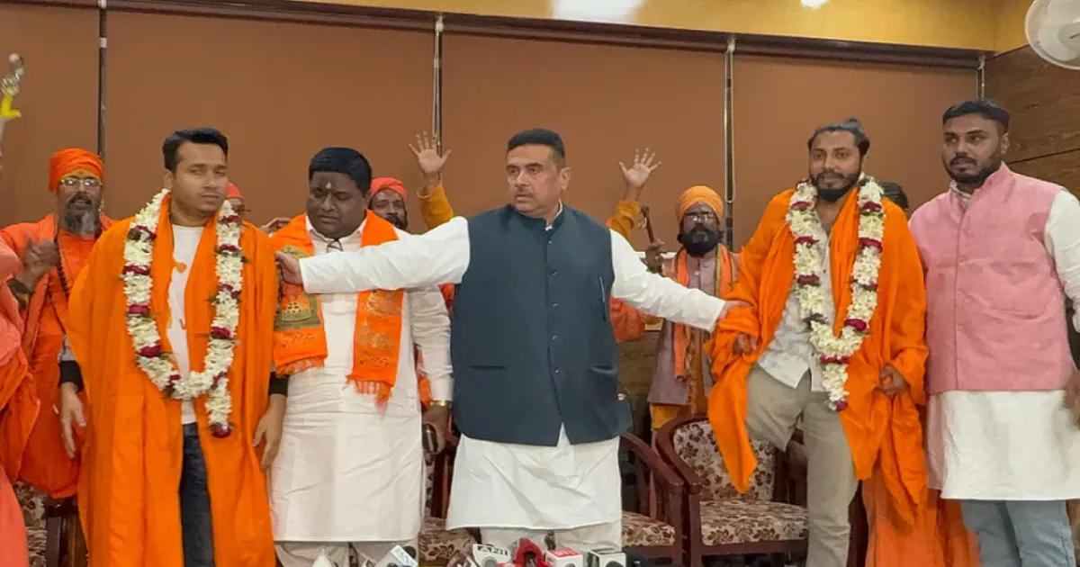 BJP’s Suvendu Adhikari Honours Men Who Thrashed Chicken Vendors at Gita Event