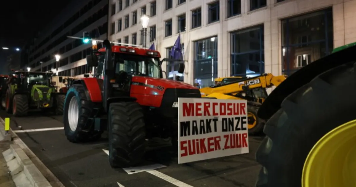 European Farmers Block Roads to Oppose Mercosur Deal Threatening Local Agriculture