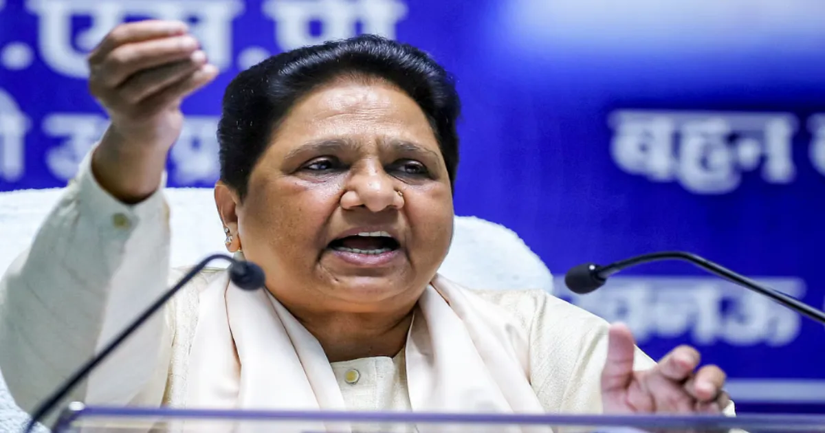 Mayawati Criticizes Nitish Kumar Over Naqab Incident, Urges Apology