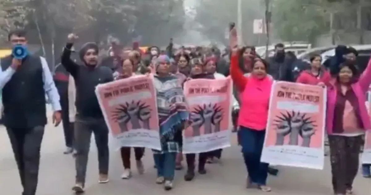 Delhi Residents Disrupt Traffic to Protest Over Civic Neglect Allegations