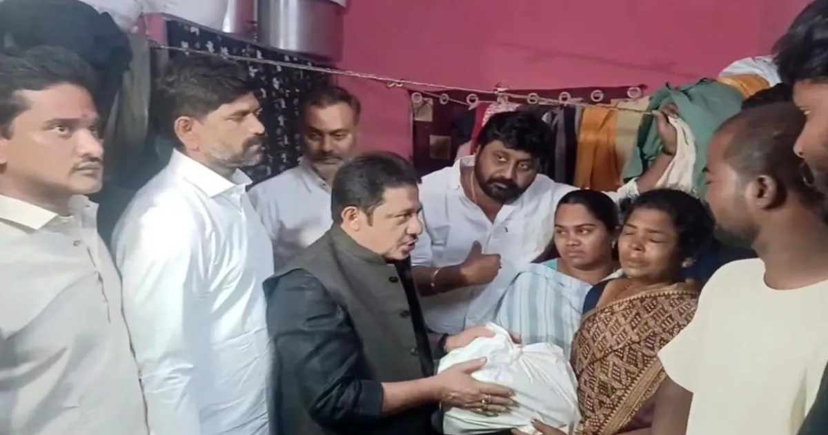 Congress Gives ₹25 Lakh to Family of Ballari Clash Victim After Deadly Clash 