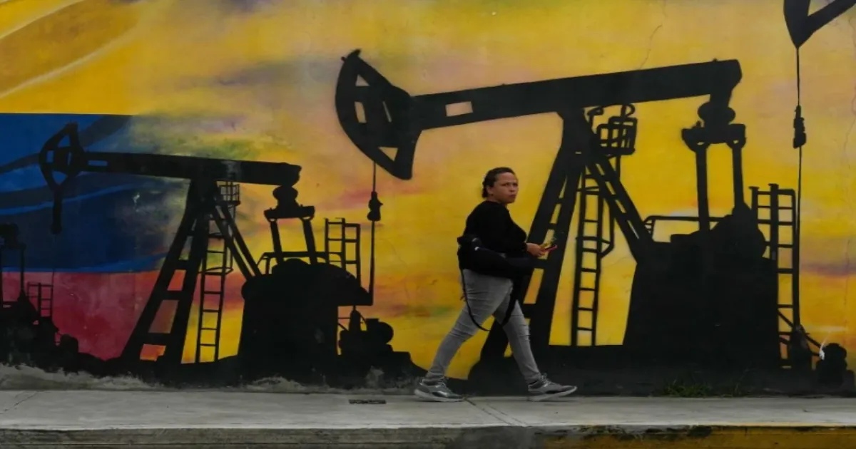 Trump Says Venezuela to Turn Over 30–50 Million Barrels of Oil to U.S., Proceeds ‘Controlled by Me’