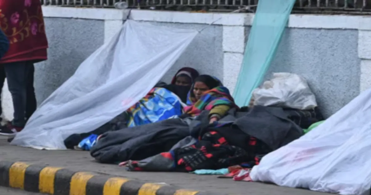 Icy Winds and Dense Fog Lower Delhi Temperature to 5.8°C, Air Quality Remains in Poor Zone