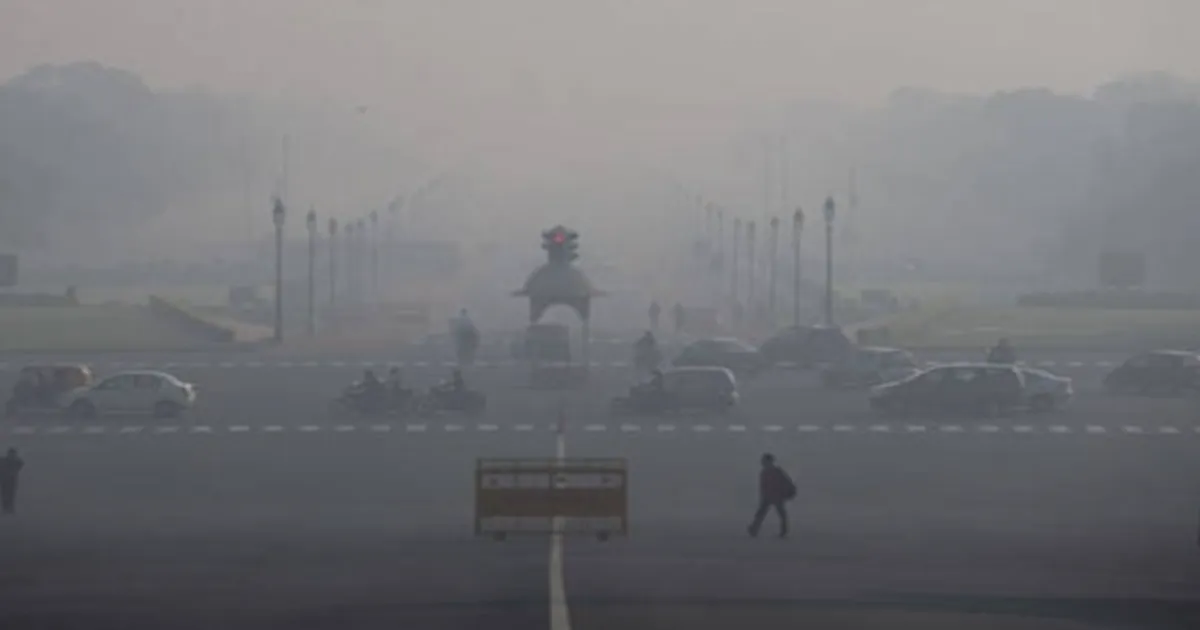 Delhi Records Minimum Temperature of 4.2°C as Fog and Cold Winds Grip City
