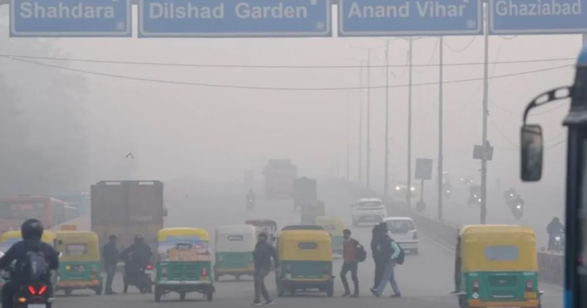 Delhi Records Coldest Morning in Three Years; IMD Issues Yellow Alert as Air Quality Worsens