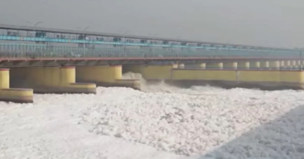 Toxic Froth Returns to Yamuna at Kalindi Kunj, Pollution Levels Spike