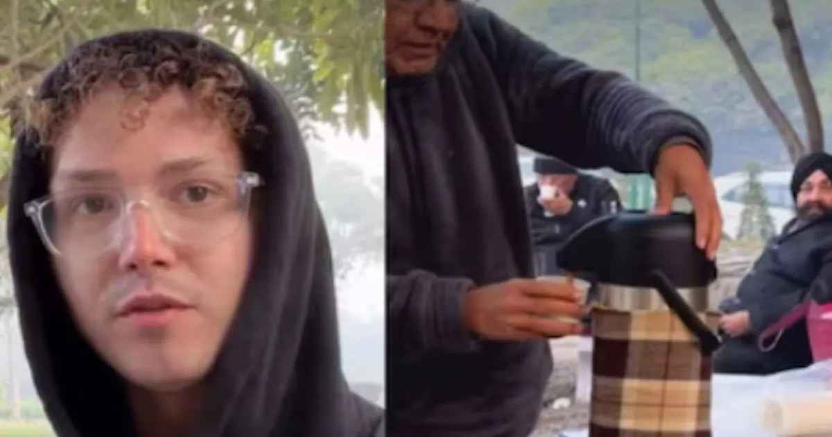 Indian Hospitality Wins Hearts: Locals Gift Chai & Bread to Visiting Foreigner