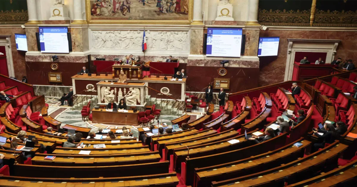 French Lower House Approves Bill Banning Social Media for Under-15s