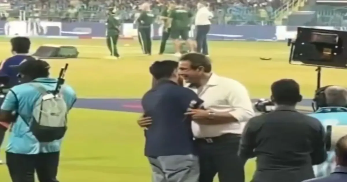 Rohit Sharma Embraces Wasim Akram in Warm Gesture at T20 World Cup 2026