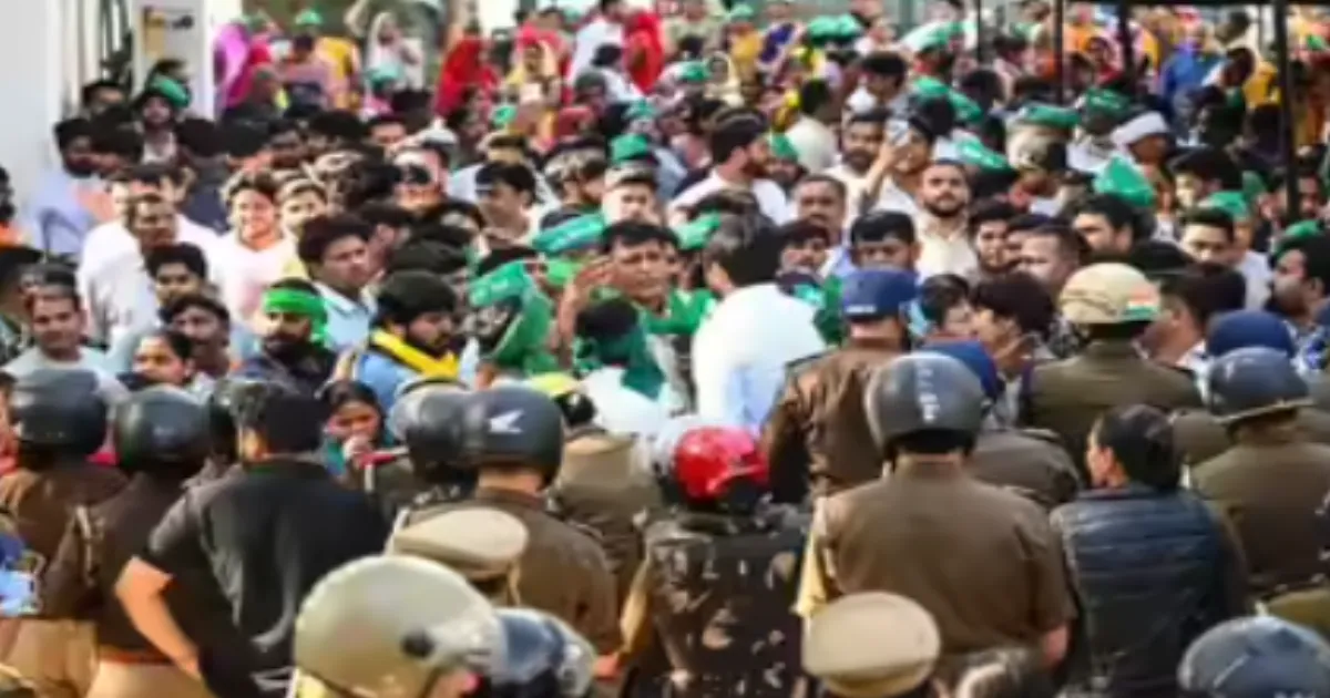 Hindon Floodplain Residents Protest in Noida After Police Stop March For Electricity Connections