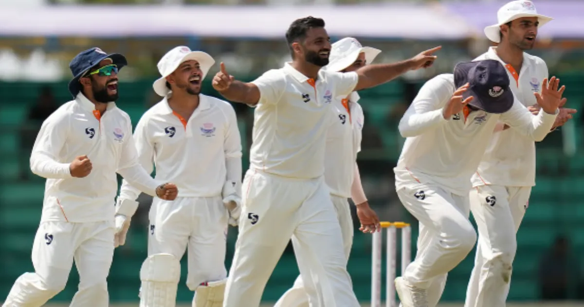 J&K Lead Crosses 500 as Qamran Iqbal Smashes Ton to Push Karnataka to The Brink of Defeat