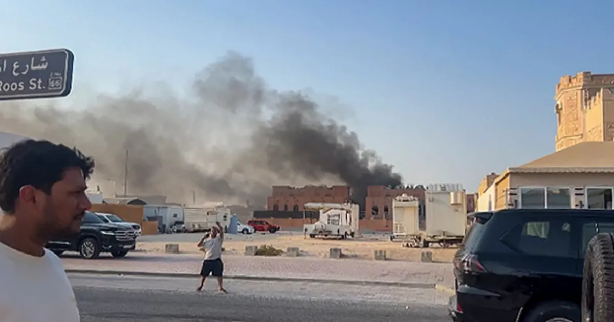 Bystander Warns Crowd Moments Before Missile Strikes Doha Area 