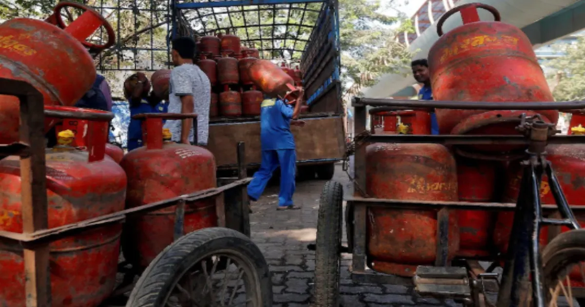 India LPG Crisis: Government Redirects Supply to Households, Seeks Imports From Australia and Norway