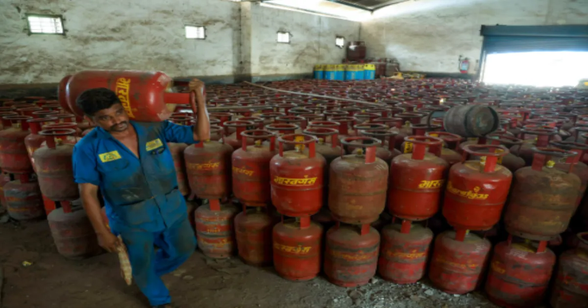 Gujarat Govt Denies LPG Crisis, Says 4 Lakh Cylinders in Stock Amid Iran War Fears