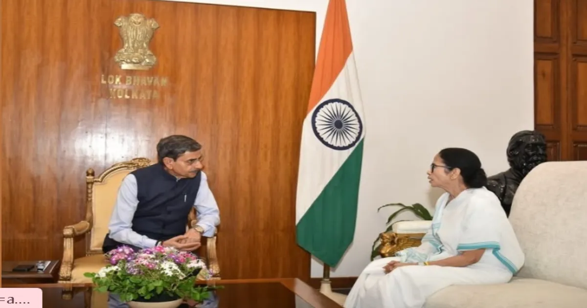 Mamata Banerjee Visits Governor RN Ravi at Lok Bhavan, Says Visit has No Political Agenda