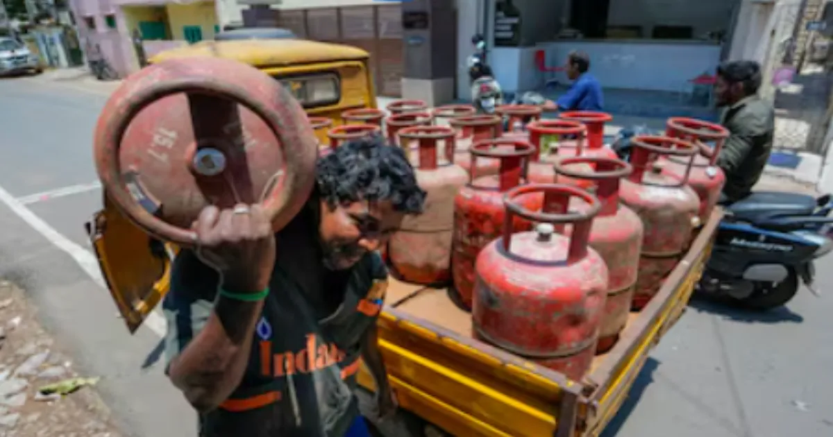 LPG Prices March 24: Domestic Rates Range From Rs 912.50 in Mumbai to Rs 965 in Hyderabad