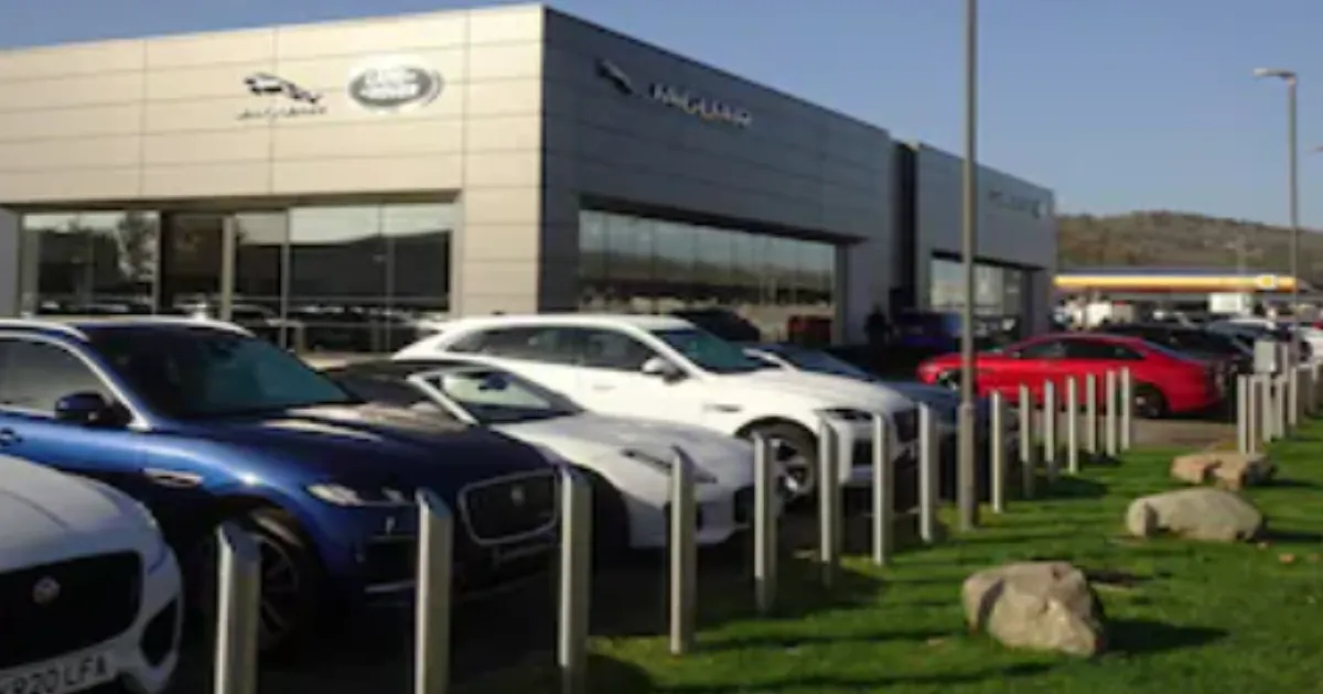  JLR Halts Range Rover Production at UK Plant: Supply Chain Crisis Hits Tata's Crown Jewel