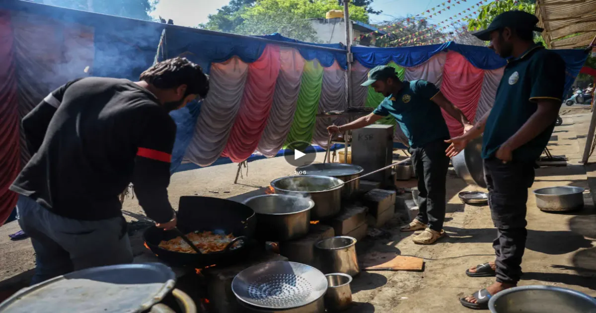  Middle East Conflict Hits India's Streets as Cooking Fuel Costs Push Vendors Out